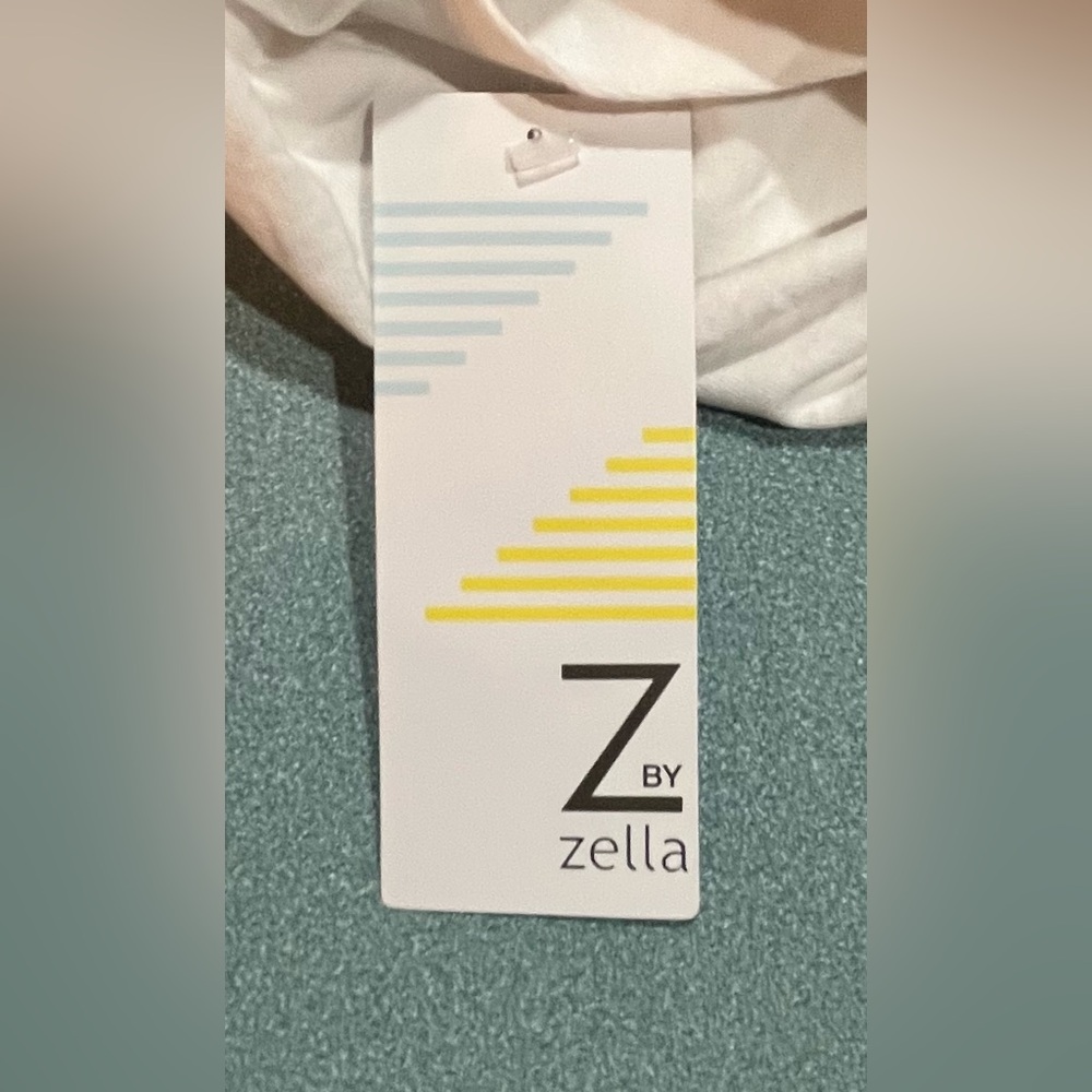 Zella - White Crew Neck long sleeve T-shirt with thumb hole cuffs. - Picture 8 of 9